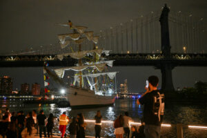 Mexico’s Navy Points Finger at US After Ship Hits Brooklyn Bridge