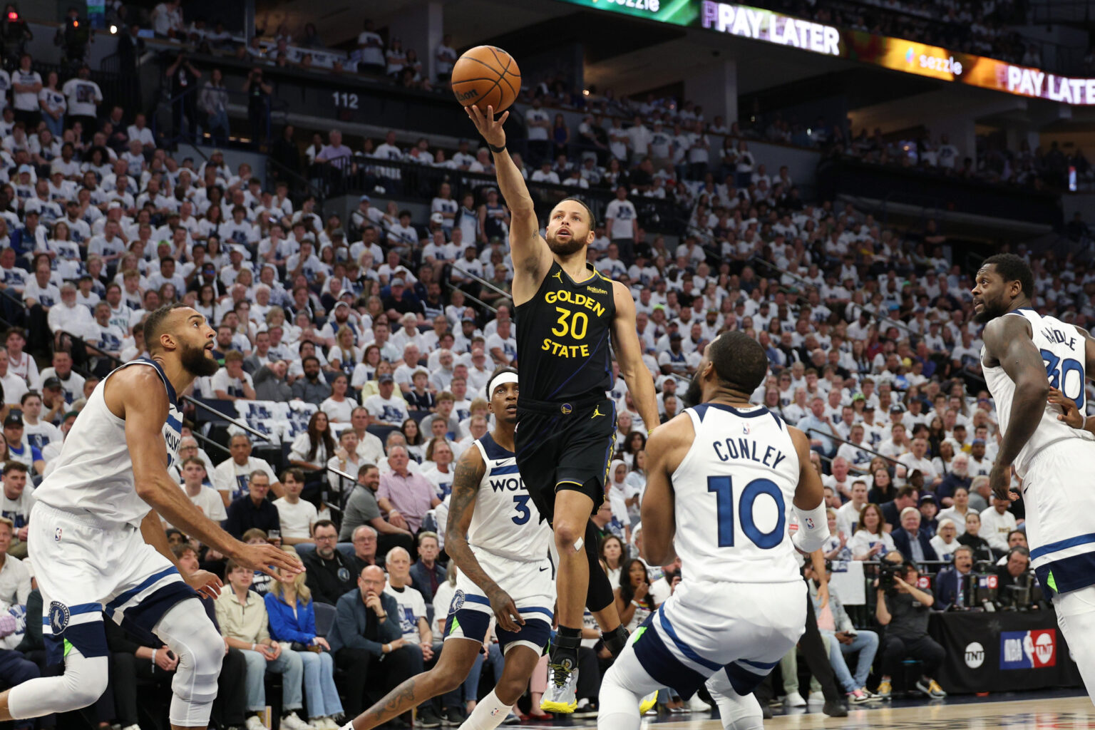 Warriors Superstar Stephen Curry Exits With Apparent Injury