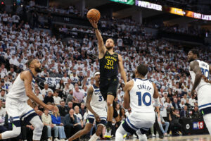 Warriors Superstar Stephen Curry Exits With Apparent Injury