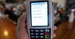 New tipping and price display rules take effect in Quebec