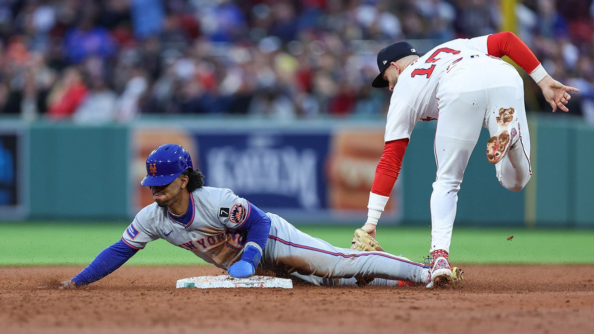 Francisco Lindor steals second base