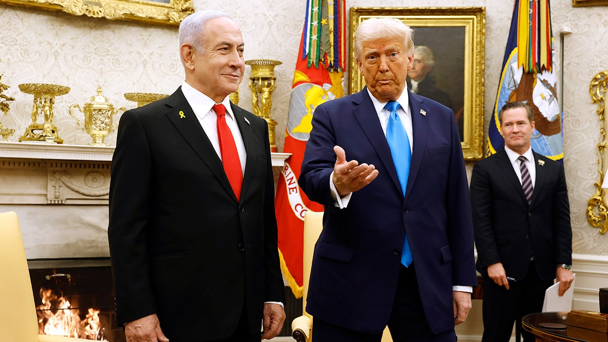 Netanyahu with Trump in Oval Office