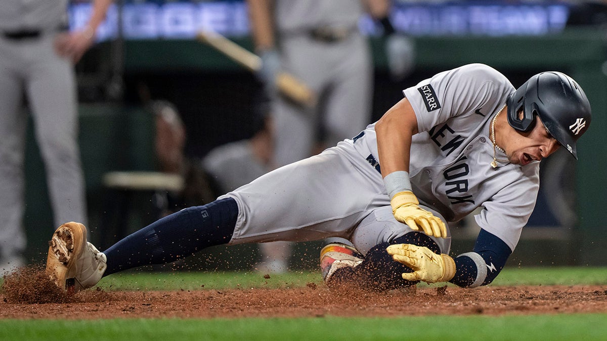 Oswaldo Cabrera grabs his knee