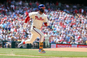 Phillies’ Bryce Harper Hit by 95-mph Fastball, Leaves Game With Injury