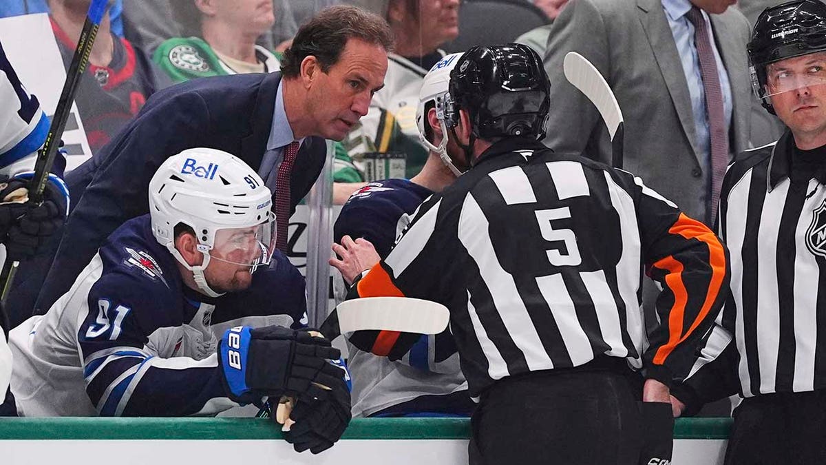 Scott Arniel and the ref