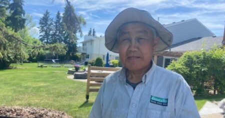 Edmonton senior survives moose attack in own yard: ‘I could be dead’