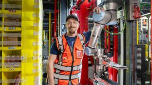Amazon Unveils AI-Using Warehouse Robot With Human-Like Sense of Touch