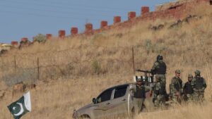 Suicide attack kills 16 soldiers in Pakistan