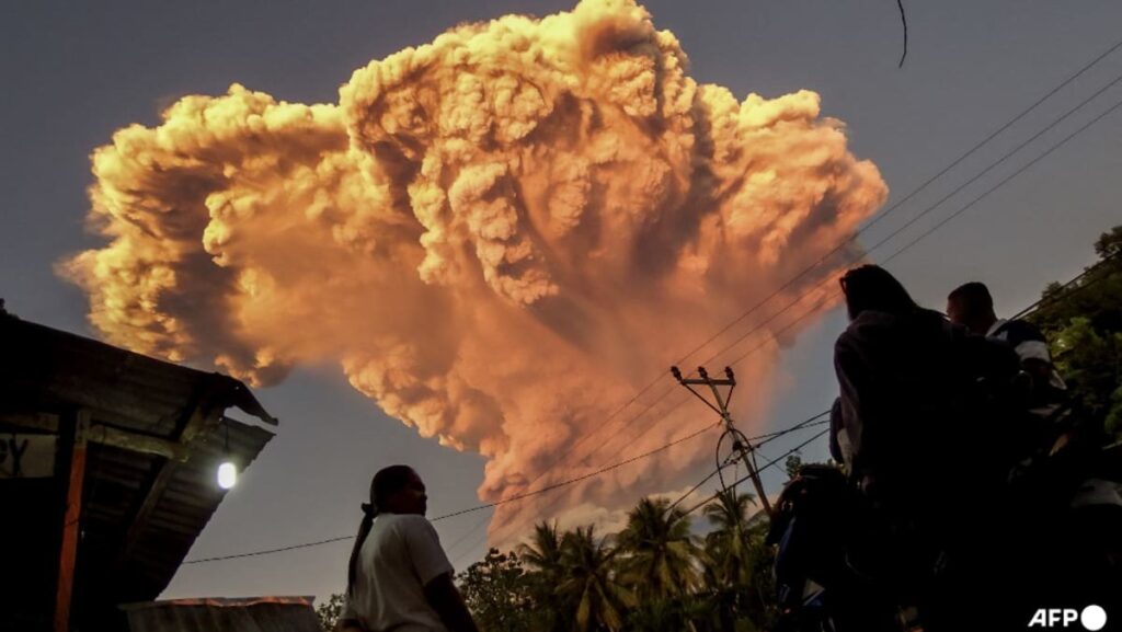 Bali flights cancelled after Indonesia volcano eruption