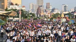 Cambodian government musters support from huge crowds in Thai border row