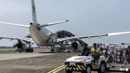 Bomb threat diverts plane of Haj pilgrims in Indonesia, second in days