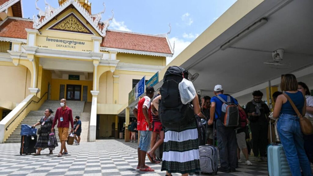 Border confusion as Thailand shuts land crossings with Cambodia