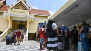 Border confusion as Thailand shuts land crossings with Cambodia