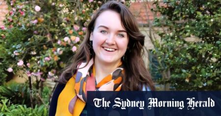 Carey Baptist Grammar teacher banned for messaging student
