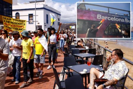 Furious Europeans target tour buses, attractions with water guns in anti-tourism protests