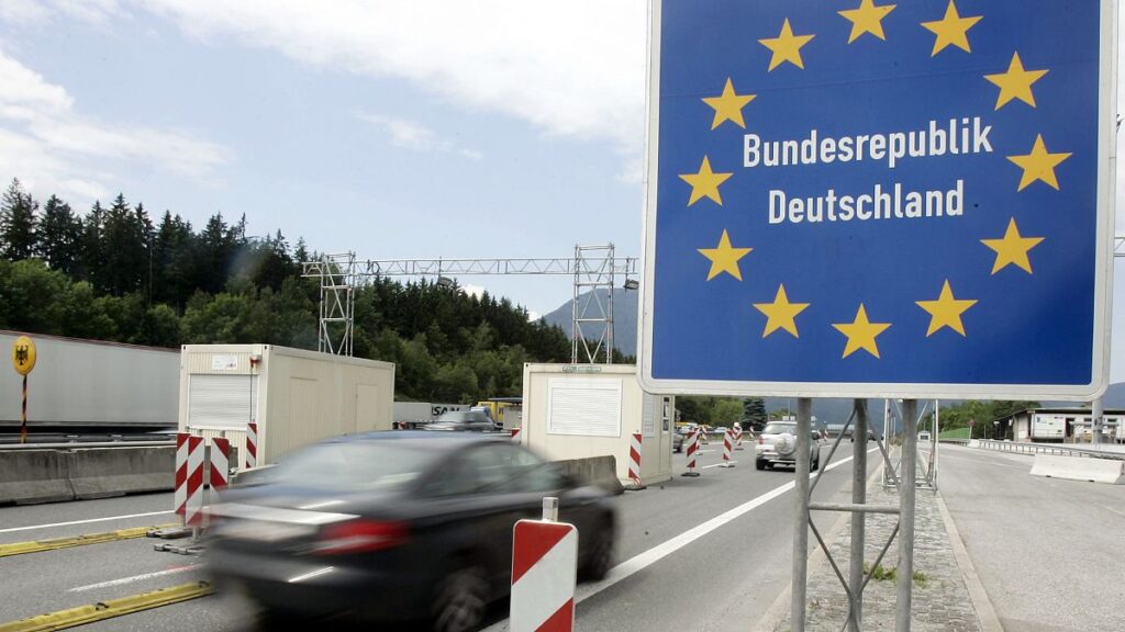 Dutch citizens carry out own border checks to protest migration policy