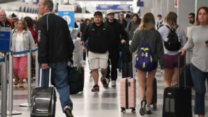 MEPs propose two pieces of free hand luggage when travelling by plane
