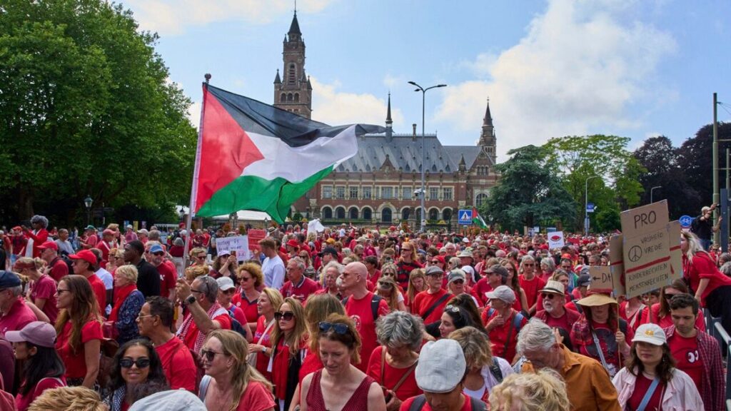Huge turnout at ‘red line’ protests for Gaza in Brussels and The Hague