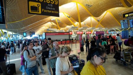 Exclusive: EU countries to mull charging for cabin baggage