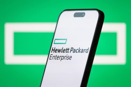 Buy Or Sell HPE Stock Ahead Of Its Earnings?