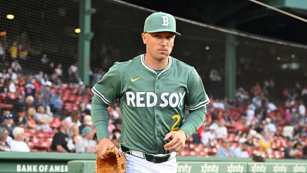 Injured Red Sox slugger tries to rally team with bizarre mustache sacrifice vs. Yankees