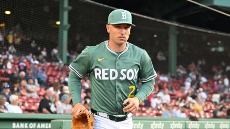Injured Red Sox slugger tries to rally team with bizarre mustache sacrifice vs. Yankees
