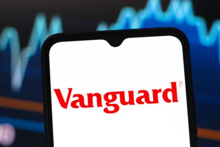 The 6 Best Vanguard Index Funds For A Buy-And-Hold Portfolio In 2025