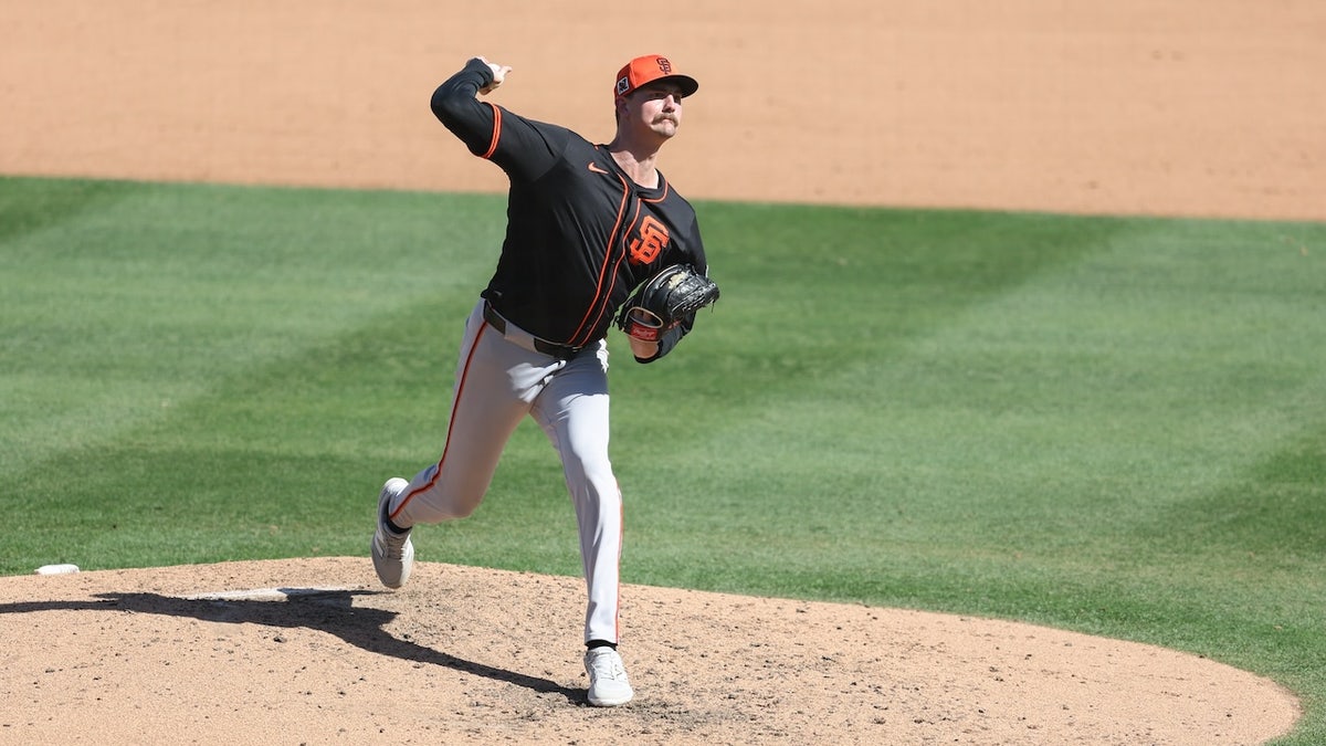 Sean Hjelle pitches