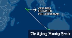 Qantas Perth-London flight turns back