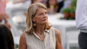 Republican senator calls caucusing with Democrats an ‘interesting hypothetical’