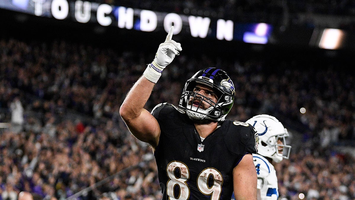 Mark Andrews points up
