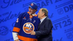 New York Islanders choose Matthew Schaefer with No. 1 pick in 2025 NHL draft