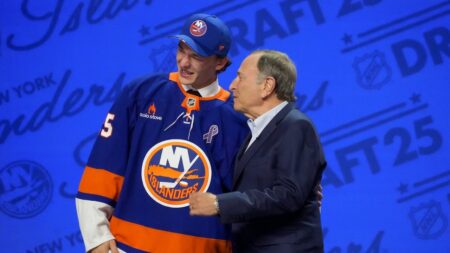 New York Islanders choose Matthew Schaefer with No. 1 pick in 2025 NHL draft