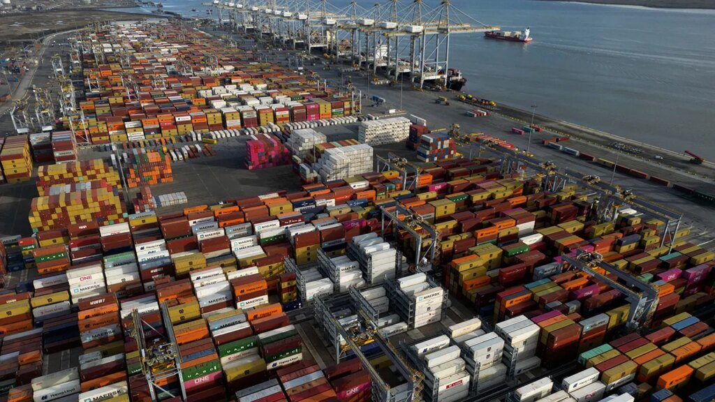 UK authorities seize cocaine worth more than 0 million from a ship at London port