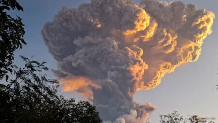 Flights to Bali resume after disruption by volcano eruption