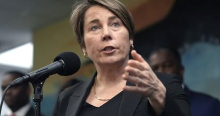 Drop in Canadian tourists hurting U.S., northeast governors tell premiers