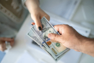 Dear Abby: My girlfriend doesn’t want me spending money on my kids