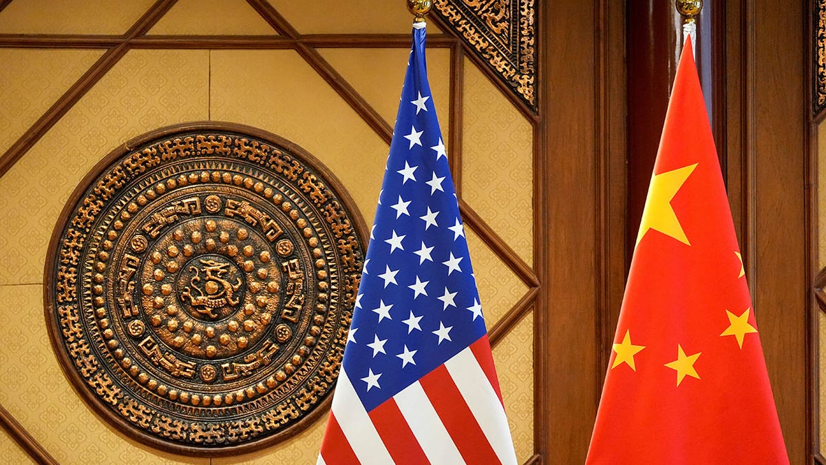 US and China flags next to each other