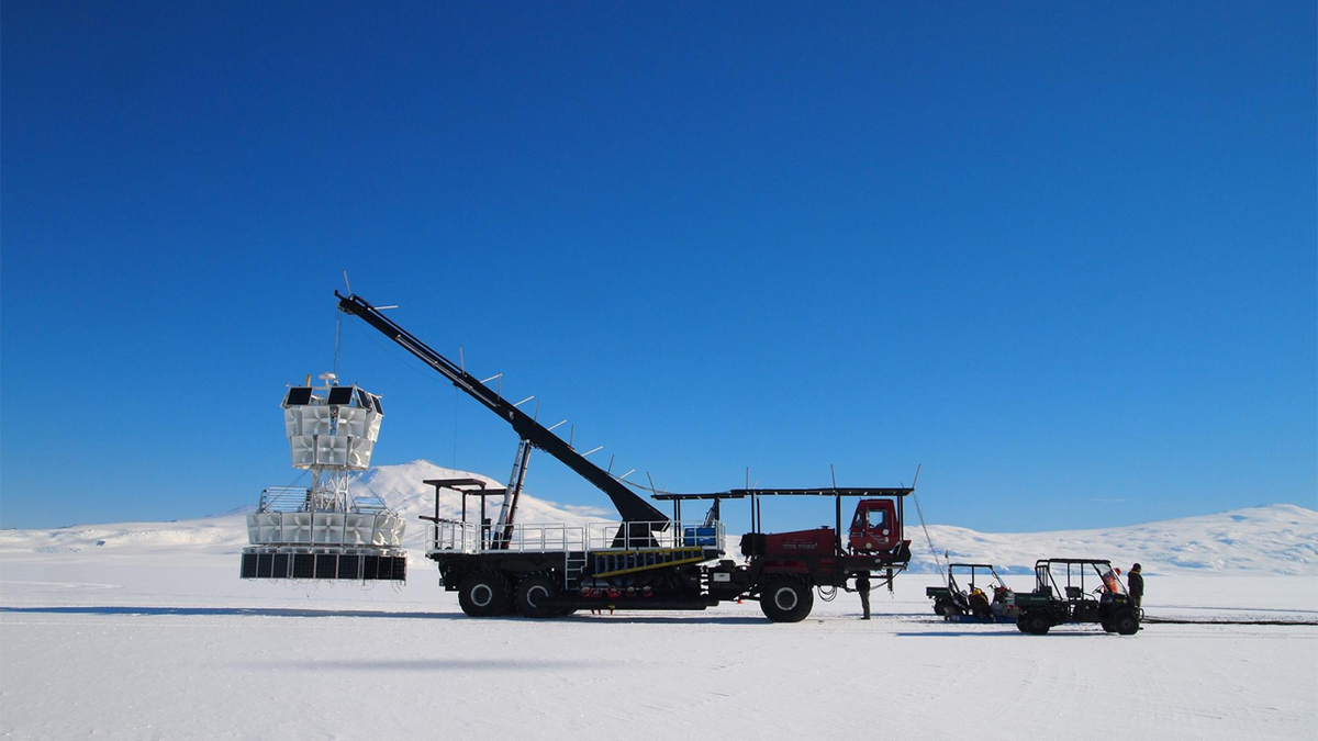The ANITA experiment on a truck crane