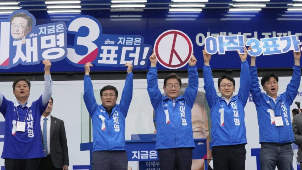 South Korea presidential hopefuls make final election pitch to voters