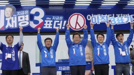 South Korea presidential hopefuls make final election pitch to voters