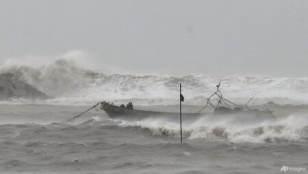Thousands evacuated as typhoon nears Hainan