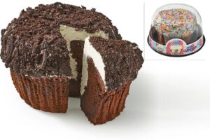 ‘Colossal’ 4-pound 6,000-calorie cupcake created by beloved NYC bakery hits supermarkets