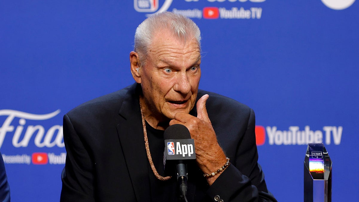 Don Nelson at press conference