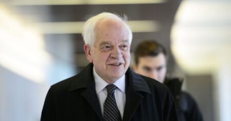 Former Liberal minister John McCallum dead at 75