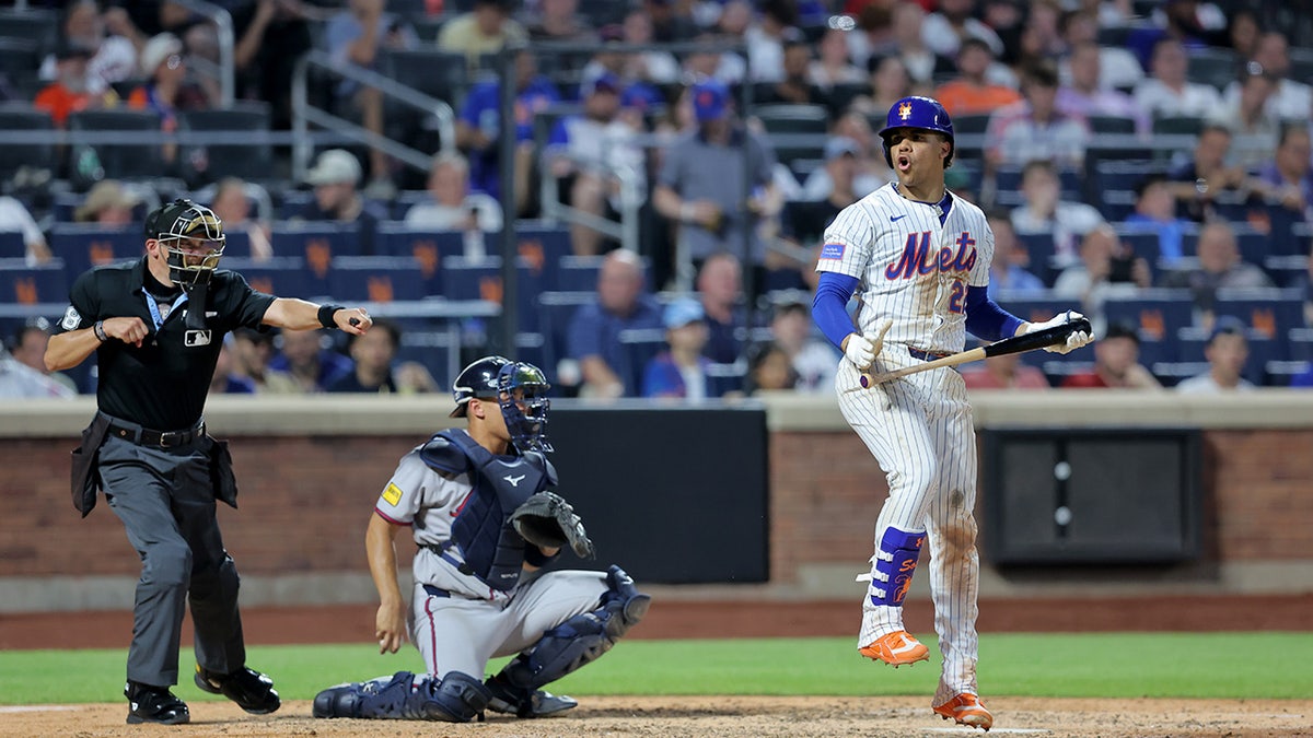 Juan Soto reacts