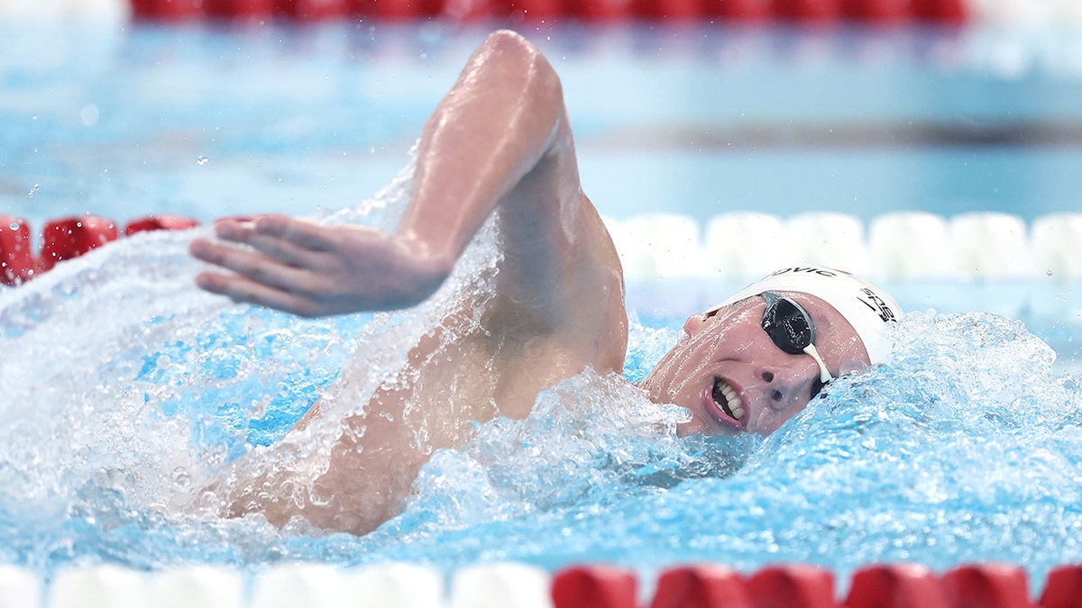 Luka Mijatovic swims