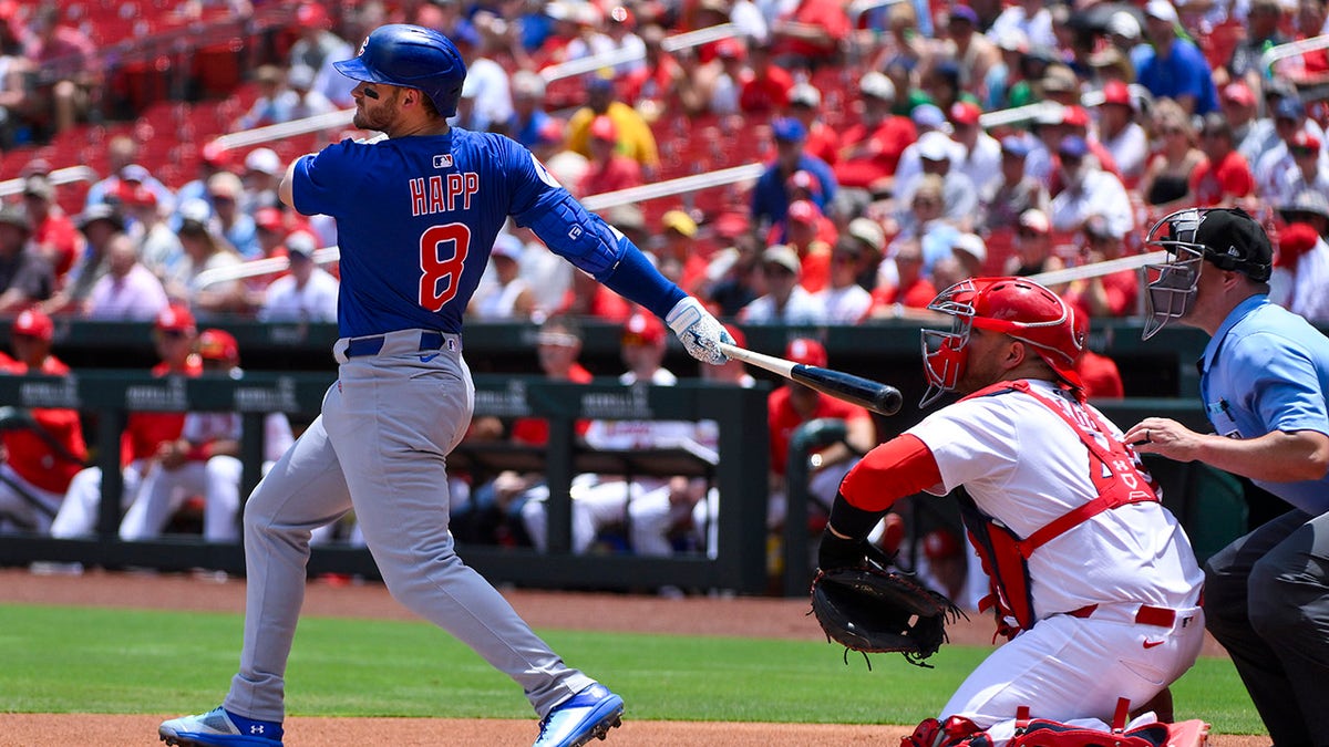 Ian Happ at bat