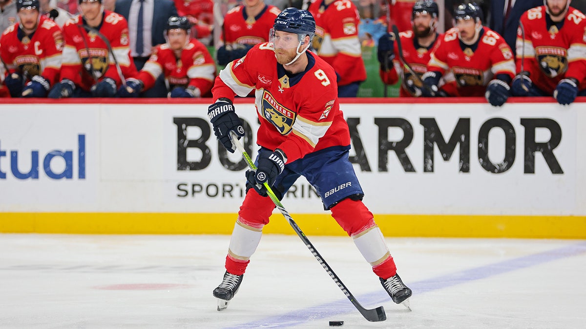 Sam Bennett pass