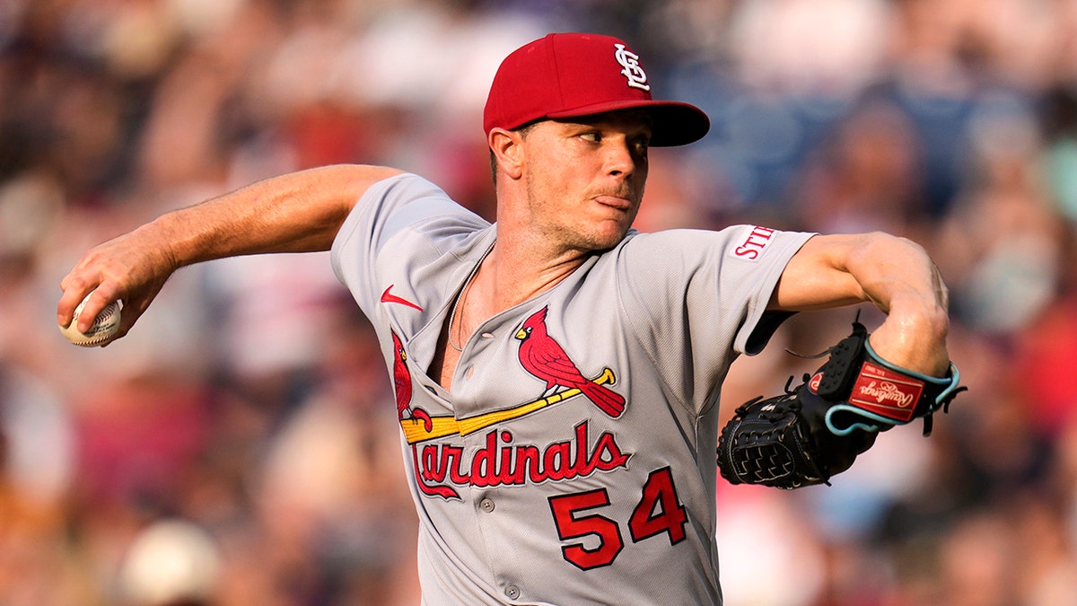 Sonny Gray pitches